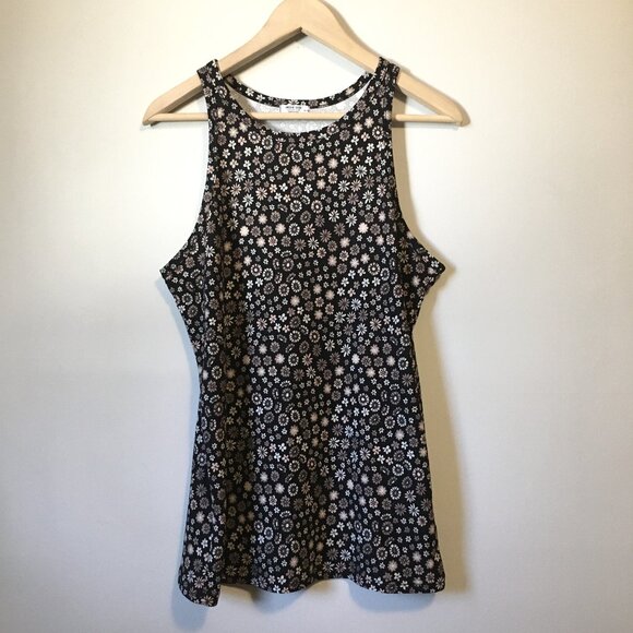 Soft and Sexy Daisy Crewneck Tank Top - Picture 1 of 13